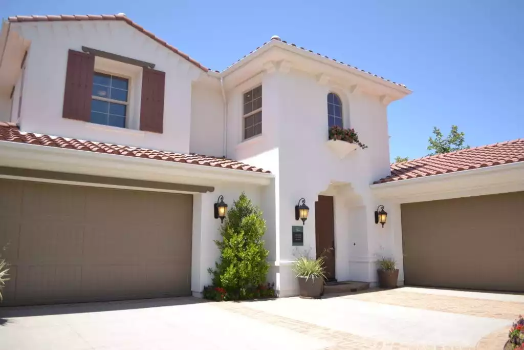 garage door without windows