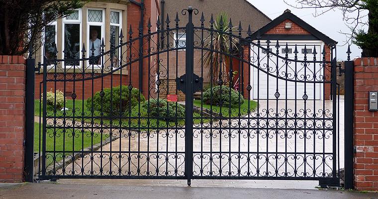 driveway gate in Woodland Hills
