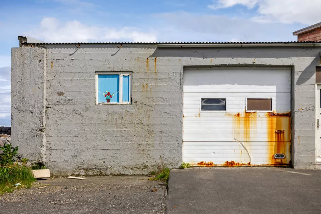 how to remove rust from a garage door